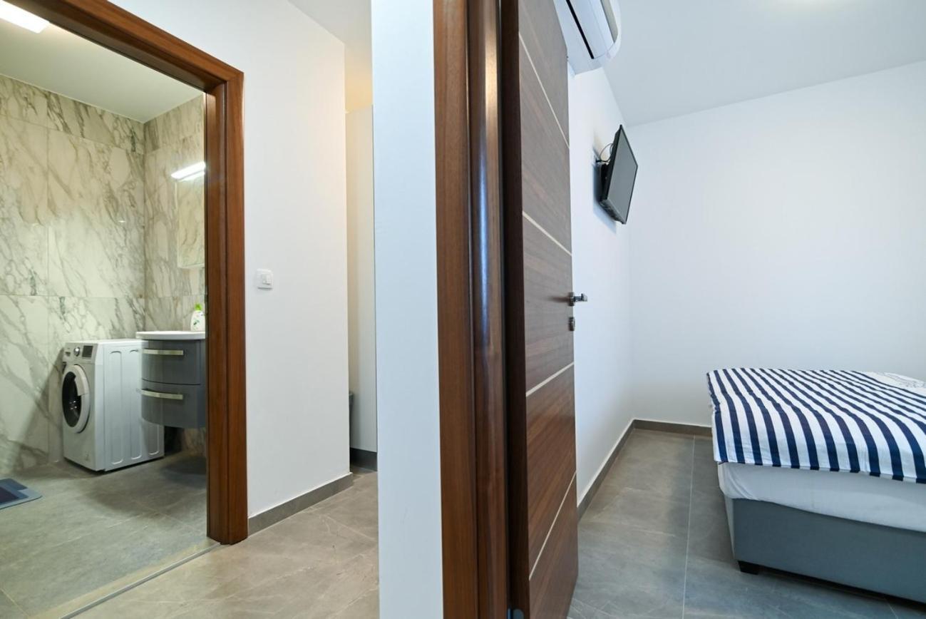 Apartments By The Sea Trogir - 21215 Bilik gambar